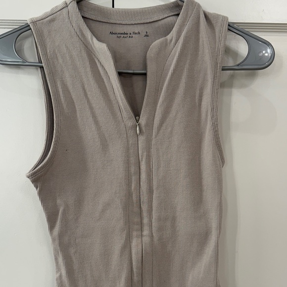 Abercrombie & Fitch Taupe Bodysuit - Picture 3 of 3